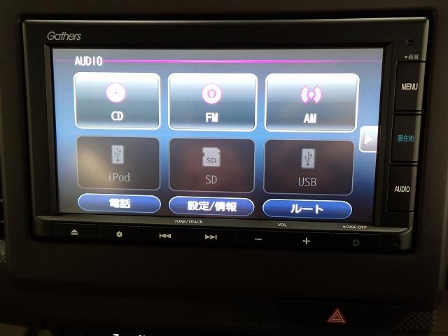 ホンダ純正ナビなのでダッシュボードにスッキリと収まっています。土地勘の無い所でも道に迷わず安心ですね！。ＡＶも色々視聴でるのでドライブも楽しくなりますよ！