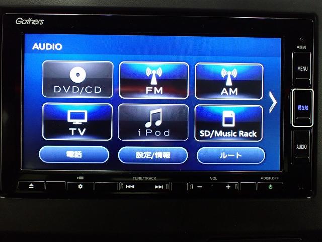ホンダ純正ナビなのでダッシュボードにスッキリと収まっています。土地勘の無い所でも道に迷わず安心ですね！。ＡＶも色々視聴でるのでドライブも楽しくなりますよ！