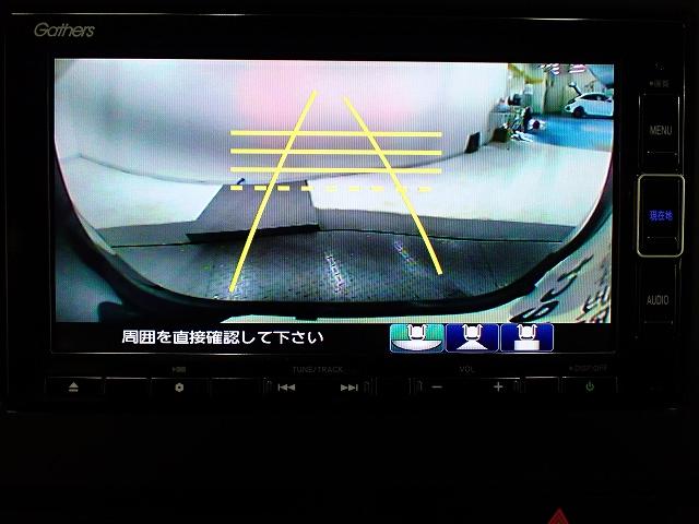 バックも安心のリアカメラ付いています。リアカメラがあると、いつでも安全にバックできますね。死角も減ります。３ビュー切り替え、ガイド線表示なので便利です。