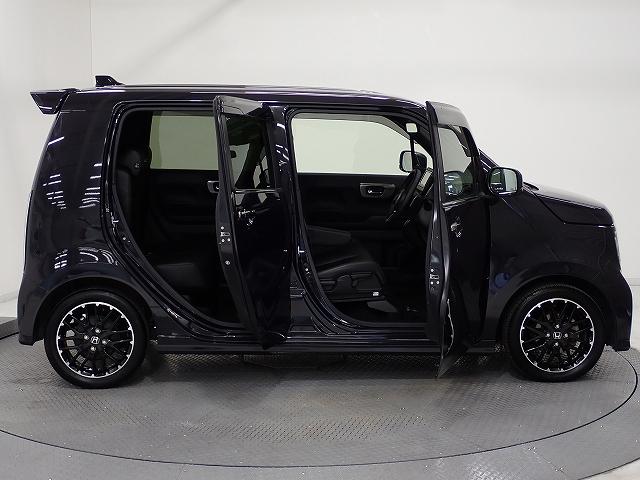 Ｈｏｎｄａ独自のセンタータンクレイアウト、低床設計で床が低くドアも大きく開きますので、女性やお子様、ご年配の方にも一段と乗り降りがしやすくなっています。