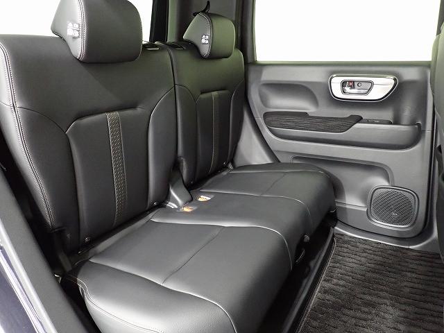 リアシートはシートを前後にスライドさせることが出来るので、足元を広くしたり、荷物が多い時は荷室スペースを広くとることも出来ます☆