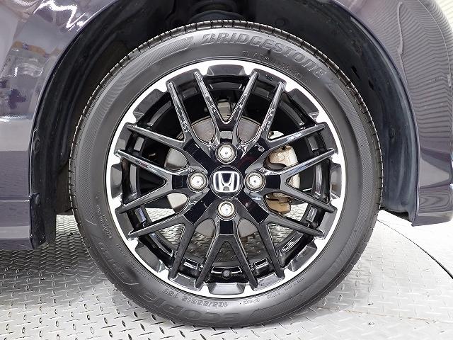 アルミホイールは安心のホンダ純正！車のデザインにもマッチしています。