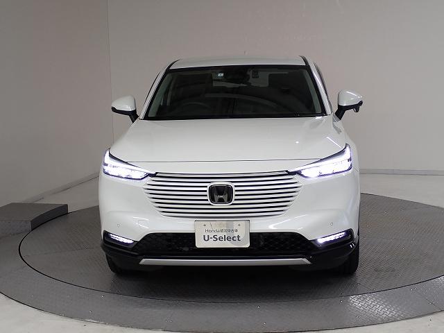 ＬＥＤヘッドライト、ＨＩＤより明るく省電力のヘッドライトが装着されています。また点灯忘れも防止できるオートライトコントロール機能もついているので、夜間のドライブもより安全に楽しめますよ