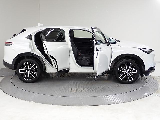 Ｈｏｎｄａ独自のセンタータンクレイアウト低床設計で床が低くまた前席後席ドアも大きく開きますので女性にもお子様にも一段と乗り降りがしやすいです。