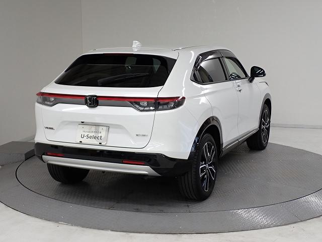 プライバシーガラスが装備されています。外を見るときには気にならずに、後方車両からは車内が見えにくい設計です、周りを気にせず、快適に運転できますよ。