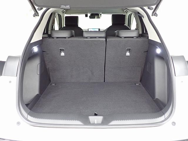 フル乗車でもしっかり荷物を収納出来るラゲッジスペースです。普段の買い物でしたらしっかり積める十分な荷室スペースを確保しています。
