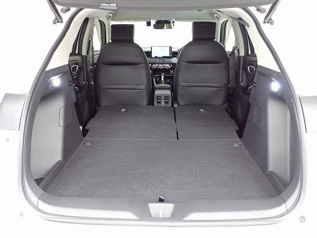 リアシートを畳んでしまえば、フルフラット荷室の出来上がり。余裕の積載スペースで、趣味の幅もグ〜ンと広がります。楽しい道具をたくさん積んで１日フルにエンジョイしましょう♪