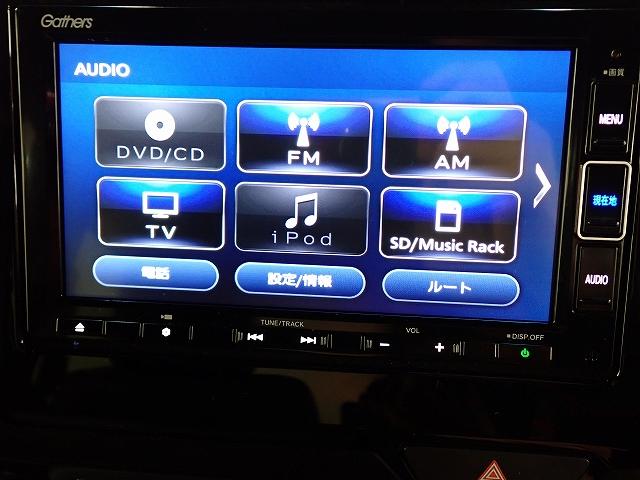 ホンダ純正ナビなのでダッシュボードにスッキリと収まっています。土地勘の無い所でも道に迷わず安心ですね！。ＡＶも色々視聴でるのでドライブも楽しくなりますよ！