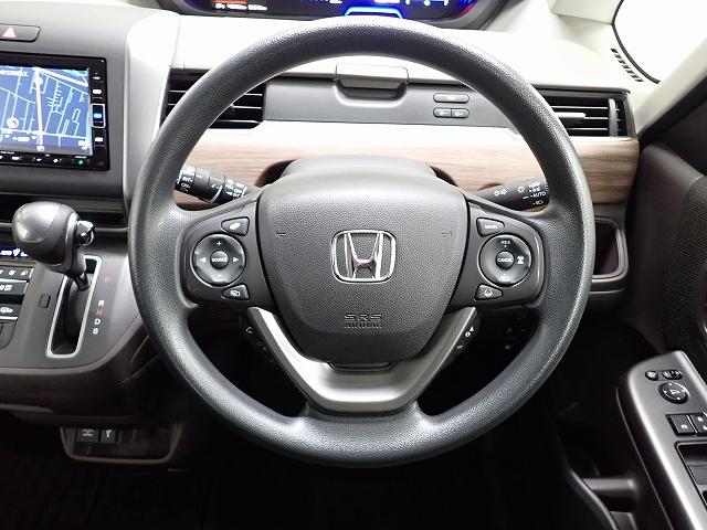 フリード Ｇ　ホンダセンシング・ナビ・フルセグ・バックカメラ・前後ドラレコ・ＥＴＣ・オートクルーズ・両側ＰＳＤ・シートヒーター　パーキングセンサー　Ａクルーズ　３列シート　パワーウインドウ　地デジ　Ｒカメラ　イモビ（6枚目）