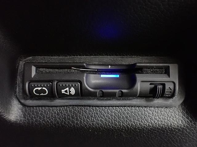 デザインスッキリのビルトイン『ＥＴＣ』！高速道路の特典はもちろん、キャッシュレスなので料金所では徐行するだけで通過可能です！