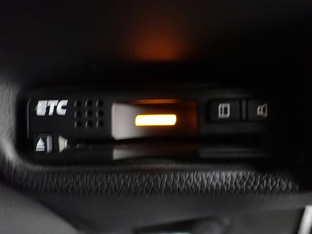 フィットハイブリッド Ｌパッケージ　ナビ・フルセグ・バックカメラ・クルーズコントロール・ＥＴＣ・ＨＩＤライト・１５ＡＷ　ナビ＆ＴＶ　地デジフルセグＴＶ　ＵＳＢ　ＥＣＯＮ　オートクルーズコントロール　イモビライザー　ＥＳＣ　ＡＢＳ（4枚目）