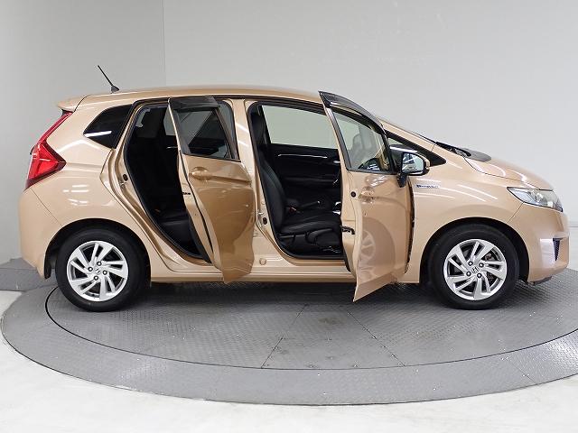 フィットハイブリッド Ｌパッケージ　ナビ・フルセグ・バックカメラ・クルーズコントロール・ＥＴＣ・ＨＩＤライト・１５ＡＷ　ナビ＆ＴＶ　地デジフルセグＴＶ　ＵＳＢ　ＥＣＯＮ　オートクルーズコントロール　イモビライザー　ＥＳＣ　ＡＢＳ（9枚目）