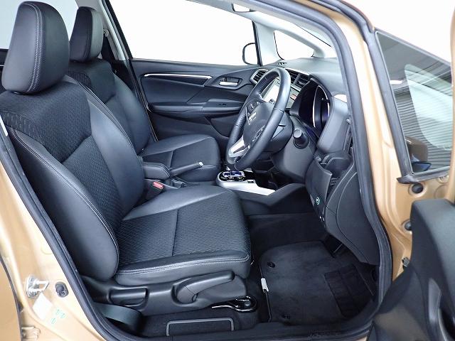 フィットハイブリッド Ｌパッケージ　ナビ・フルセグ・バックカメラ・クルーズコントロール・ＥＴＣ・ＨＩＤライト・１５ＡＷ　ナビ＆ＴＶ　地デジフルセグＴＶ　ＵＳＢ　ＥＣＯＮ　オートクルーズコントロール　イモビライザー　ＥＳＣ　ＡＢＳ（12枚目）