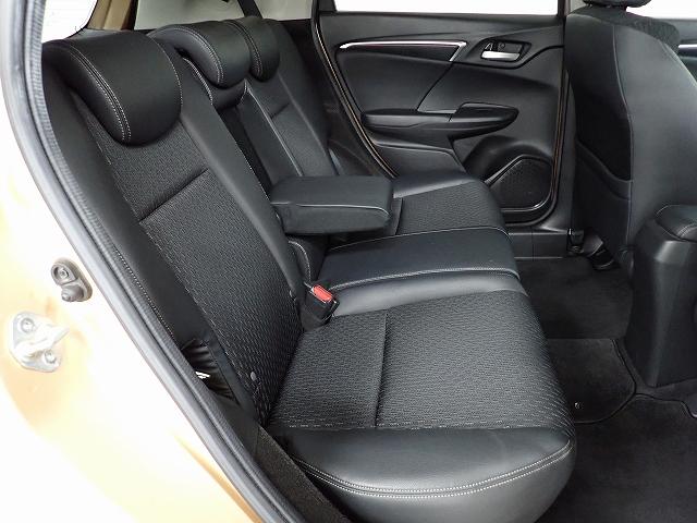 フィットハイブリッド Ｌパッケージ　ナビ・フルセグ・バックカメラ・クルーズコントロール・ＥＴＣ・ＨＩＤライト・１５ＡＷ　ナビ＆ＴＶ　地デジフルセグＴＶ　ＵＳＢ　ＥＣＯＮ　オートクルーズコントロール　イモビライザー　ＥＳＣ　ＡＢＳ（13枚目）