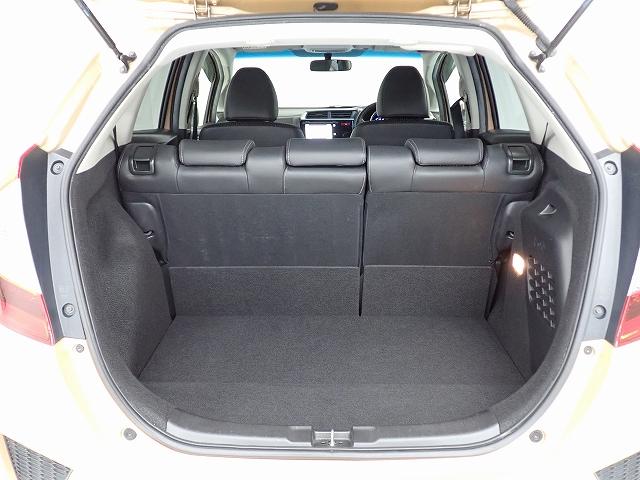 フィットハイブリッド Ｌパッケージ　ナビ・フルセグ・バックカメラ・クルーズコントロール・ＥＴＣ・ＨＩＤライト・１５ＡＷ　ナビ＆ＴＶ　地デジフルセグＴＶ　ＵＳＢ　ＥＣＯＮ　オートクルーズコントロール　イモビライザー　ＥＳＣ　ＡＢＳ（15枚目）