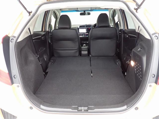 フィットハイブリッド Ｌパッケージ　ナビ・フルセグ・バックカメラ・クルーズコントロール・ＥＴＣ・ＨＩＤライト・１５ＡＷ　ナビ＆ＴＶ　地デジフルセグＴＶ　ＵＳＢ　ＥＣＯＮ　オートクルーズコントロール　イモビライザー　ＥＳＣ　ＡＢＳ（16枚目）