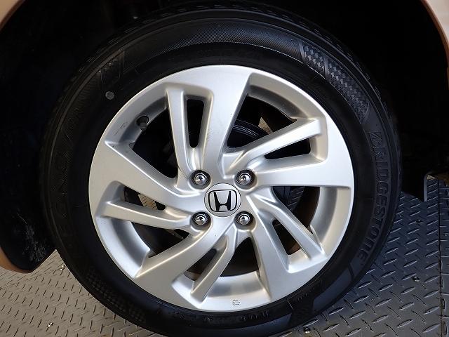 フィットハイブリッド Ｌパッケージ　ナビ・フルセグ・バックカメラ・クルーズコントロール・ＥＴＣ・ＨＩＤライト・１５ＡＷ　ナビ＆ＴＶ　地デジフルセグＴＶ　ＵＳＢ　ＥＣＯＮ　オートクルーズコントロール　イモビライザー　ＥＳＣ　ＡＢＳ（17枚目）