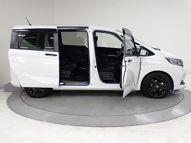 フリードハイブリッド ハイブリッド・Ｇブラックスタイル　ホンダセンシング・９インチナビ・フルセグ・バックカメラ・前後ドラレコ・ＥＴＣ・オートクルーズ・両側ＰＳＤ・シートヒーター・ＬＥＤ・１５ＡＷ　Ｗ電動ドア　オートクルーズコントロール　ドライブレコーダー（9枚目）