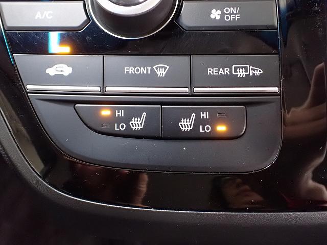 フリードハイブリッド ハイブリッド・Ｇブラックスタイル　ホンダセンシング・９インチナビ・フルセグ・バックカメラ・前後ドラレコ・ＥＴＣ・オートクルーズ・両側ＰＳＤ・シートヒーター・ＬＥＤ・１５ＡＷ　Ｗ電動ドア　オートクルーズコントロール　ドライブレコーダー（14枚目）