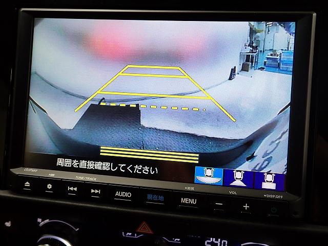 フィット ｅ：ＨＥＶリュクス　ホンダセンシング・ナビ・フルセグ・バックカメラ・前後ドラレコ・ＥＴＣ・サイドカーテンエアーバッグ・オートクルーズ・シートヒーター・ＬＥＤ・１６ＡＷ　リアカメラ　ＥＴＣ付　クルーズコントロール　ＤＶＤ（3枚目）