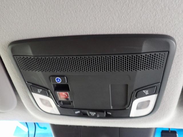 フィット ｅ：ＨＥＶリュクス　ホンダセンシング・ナビ・フルセグ・バックカメラ・前後ドラレコ・ＥＴＣ・サイドカーテンエアーバッグ・オートクルーズ・シートヒーター・ＬＥＤ・１６ＡＷ　リアカメラ　ＥＴＣ付　クルーズコントロール　ＤＶＤ（6枚目）