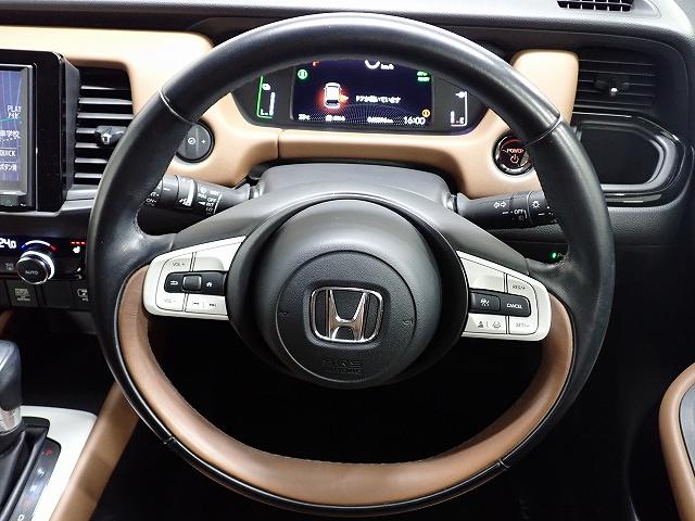 フィット ｅ：ＨＥＶリュクス　ホンダセンシング・ナビ・フルセグ・バックカメラ・前後ドラレコ・ＥＴＣ・サイドカーテンエアーバッグ・オートクルーズ・シートヒーター・ＬＥＤ・１６ＡＷ　リアカメラ　ＥＴＣ付　クルーズコントロール　ＤＶＤ（7枚目）