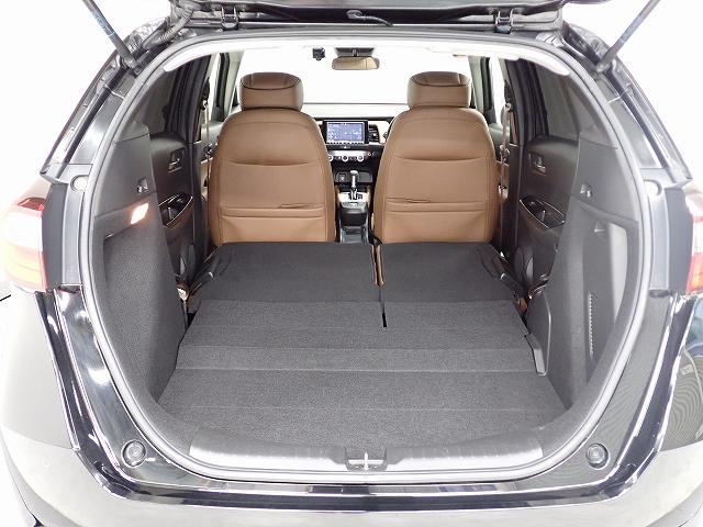 フィット ｅ：ＨＥＶリュクス　ホンダセンシング・ナビ・フルセグ・バックカメラ・前後ドラレコ・ＥＴＣ・サイドカーテンエアーバッグ・オートクルーズ・シートヒーター・ＬＥＤ・１６ＡＷ　リアカメラ　ＥＴＣ付　クルーズコントロール　ＤＶＤ（17枚目）