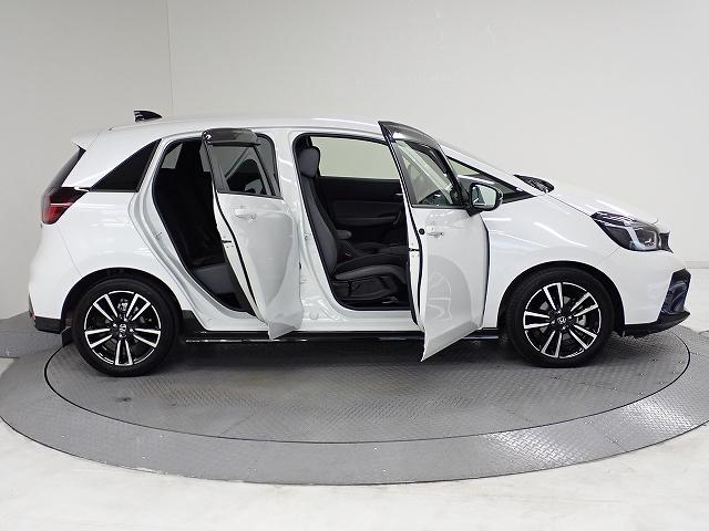 フィット ＲＳ　デモカーＵＰ・ホンダセンシング・ディスプレイＯＤ・バックカメラ・ドラレコ・ＥＴＣ・サイドカーテンエアーバッグ・オートクルーズ・ＬＥＤ・１６ＡＷ　ＵＳＢポート　コーナーセンサー　リアカメラ　エアコン（10枚目）