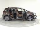 Honda独自のセンタータンクレイアウト、低床設計で床が低くドアも大きく開きますので、女性やお子様、ご年配の方にも一段と乗り降りがしやすくなっています。