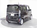 プライバシーガラスが装備されています。外を見るときには気にならずに、後方車両からは車内が見えにくい設計です、周りを気にせず、快適に運転できますよ。