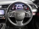 ハンドル左側にはオーディオ操作が出来るオーディオリモートコントロールスイッチ、右側にはHondaSENSINGとオートクルーズコントロールのスイッチを装備!