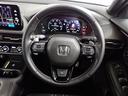 ハンドル左側にはオーディオ操作が出来るオーディオリモートコントロールスイッチ、右側にはHondaSENSINGとオートクルーズコントロールのスイッチを装備!長距離運転や高速道路の運転では大活躍です