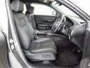 ゆったりとした運転席・助手席です。運転席はシートハイトアジャスター付で高さ調整が出来るので、色々な方のドライビングポジションに合います!