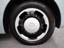 ホイールは車のデザインにマッチした専用タイプです。