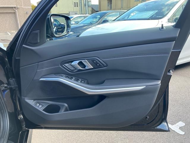 ３シリーズ ３２０ｄ　ｘＤｒｉｖｅツーリング　Ｍスポーツ　ブラックヴァーネスカレザー　純正ナビ　全方位モニター　１９ＡＷ　コンフォートアクセス　メモリー機能付きパワーシート　シートヒーター　パドルシフト　アダプティブクルーズコントロール（17枚目）