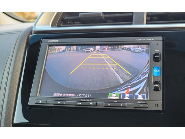 フィットハイブリッド Ｆパッケージ　コンフォートエディション　純正ナビ　Ｂｌｕｅｔｏｏｔｈ　フルセグテレビ　ＤＶＤ再生　バックカメラ　ＬＥＤヘッドライト　シートヒーター　ＥＴＣ　オートリトラミラー　３６０°スーパーＵＶ・ＩＲカットパッケージ　ワンオーナー　禁煙車（8枚目）