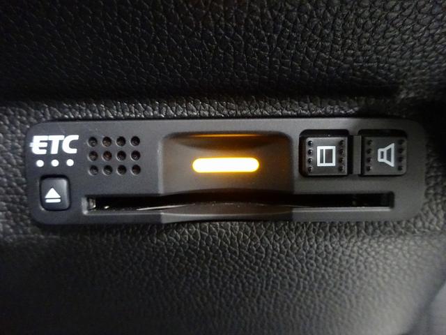 フリード クロスター・ホンダセンシング 両PSD 地デジ エアバック Iストップ VSA リヤカメラ 3列シート DVD再生 イモビライザー キーフリー パワステ クルコン AAC LEDライト シートヒータ(5枚目)