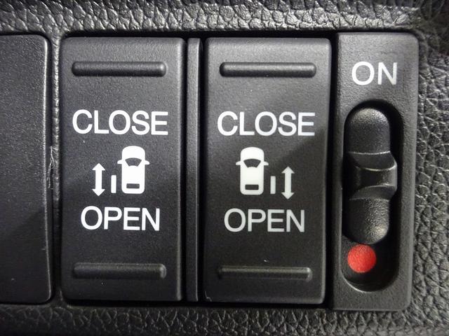 フリード クロスター・ホンダセンシング 両PSD 地デジ エアバック Iストップ VSA リヤカメラ 3列シート DVD再生 イモビライザー キーフリー パワステ クルコン AAC LEDライト シートヒータ(11枚目)