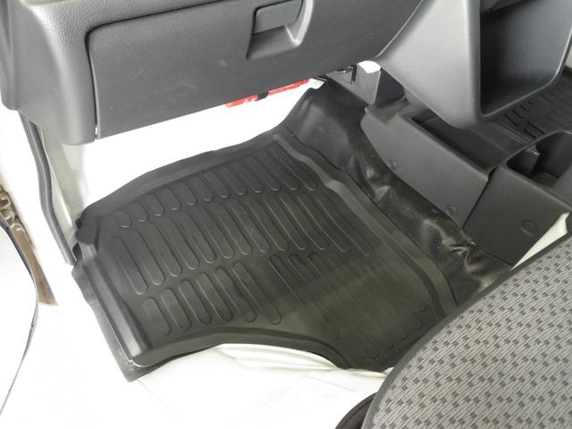 キャリイトラック KCエアコン・パワステ フロア3AT パワステ スペアキー スペアタイヤ 最大積載量350kg ラバーマット ハロゲンヘッドライト ラジオ(AM/FM)(26枚目)