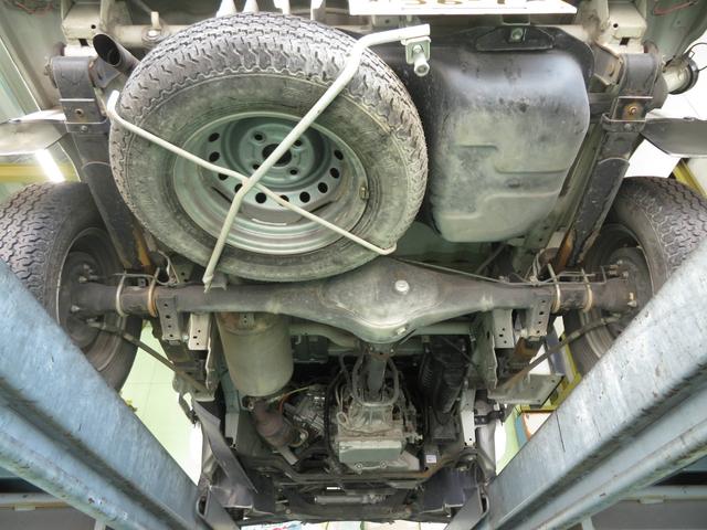 キャリイトラック KCエアコン・パワステ フロア3AT パワステ スペアキー スペアタイヤ 最大積載量350kg ラバーマット ハロゲンヘッドライト ラジオ(AM/FM)(33枚目)