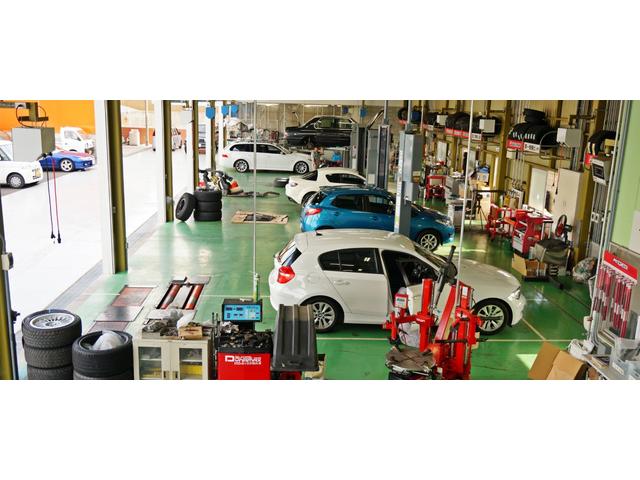 『　国産車・輸入車をはじめ貨物車や大型トラック・バスなど　自動車車検を実施中！　気になる箇所や金額面などお客様とお話しさせていただきながらこだわりを持って作業致します！安易・安価な車検は行いません！』