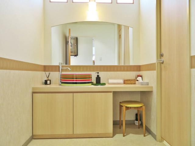 『　お手洗いはインテリアにもこだわり室内は広く、完全個室になっております。アメニティグッズもご用意しております。　』