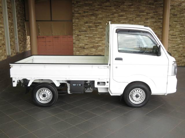 キャリイトラック ＫＣエアコン・パワステ　フロア３ＡＴ　パートタイム４ＷＤ　パワステ　エアコン　ＡＢＳ　スペアキー　スペアタイヤ　ＡＭ／ＦＭラジオ（4枚目）