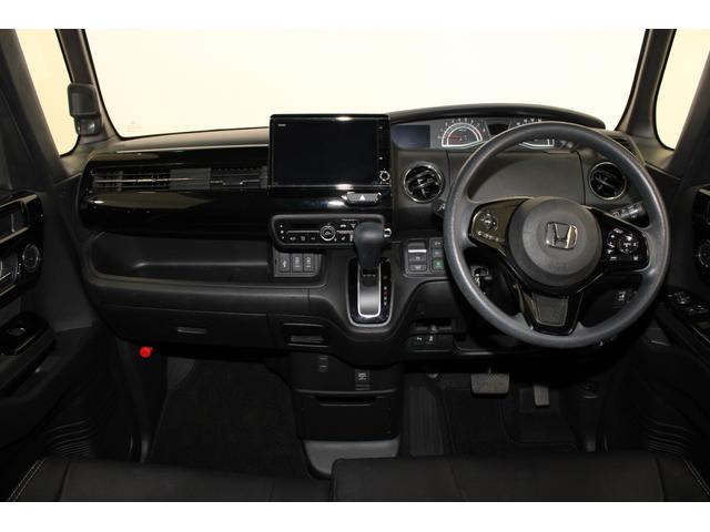 視界と視認性に優れたインパネ廻りに統一感の有るデザインで全体をスッキリと、スイッチ類は見やすく分かりやすいレイアウトに！