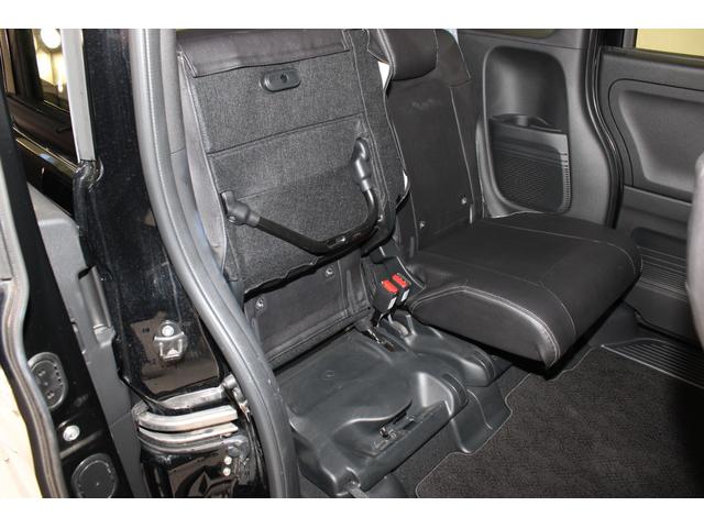 チップアップダイブダウン機構付リヤーシートは後席座面を左右分割で跳ね上げる事が出来ます、トランクルームで積載できない積載の高い荷物を楽々収納できます。