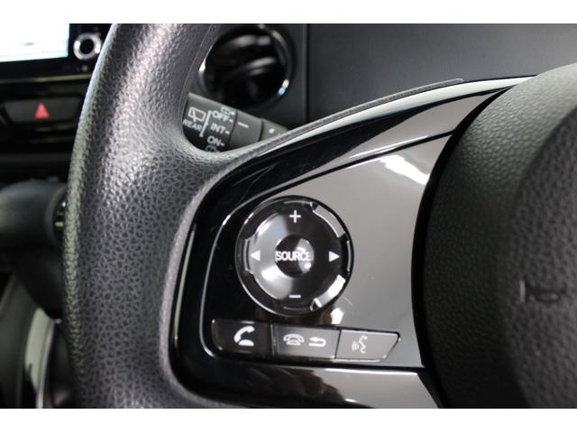 ハンドルにはオーディオの操作が出来るコントローラーが付いています、走行中も視線をそらす事無く手元で操作でき、安全性に繋がります。