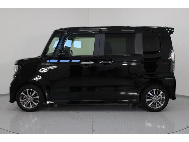 Ｈｏｎｄａ独自のセンタータンクレイアウト、低床設計で床が低くドアも大きく開きますので、女性やお子様、ご年配の方にも一段と乗り降りがしやすくなっています。