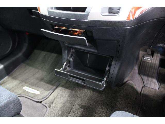 オデッセイ Ｍファインスピリット　エアロパッケージ　純正ナビ　バックカメラ　ＥＴＣ　無限１８インチアルミホイール　新品タイヤ　デュアルオートエアコン（19枚目）