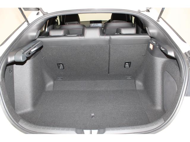 シビック ｅ：ＨＥＶ　ハイブリッド　ホンダセンシング　渋滞追従機能付　ホンダコネクトディスプレイ　バックカメラ　ＢＯＳＥプレミアムサウンド　ワイヤレス充電器　パワーシート（7枚目）