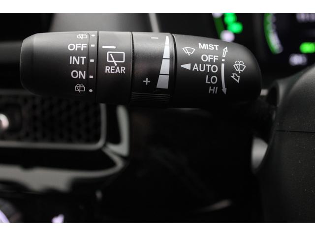 シビック ｅ：ＨＥＶ　ハイブリッド　ホンダセンシング　渋滞追従機能付　ホンダコネクトディスプレイ　バックカメラ　ＢＯＳＥプレミアムサウンド　ワイヤレス充電器　パワーシート（14枚目）